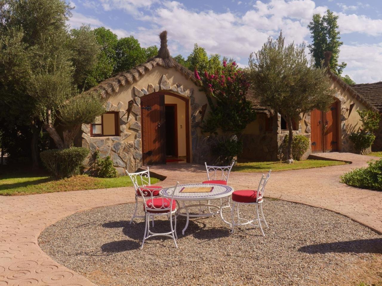 Villa Marco Au Jardin Des Senteurs El Ain Екстер'єр фото