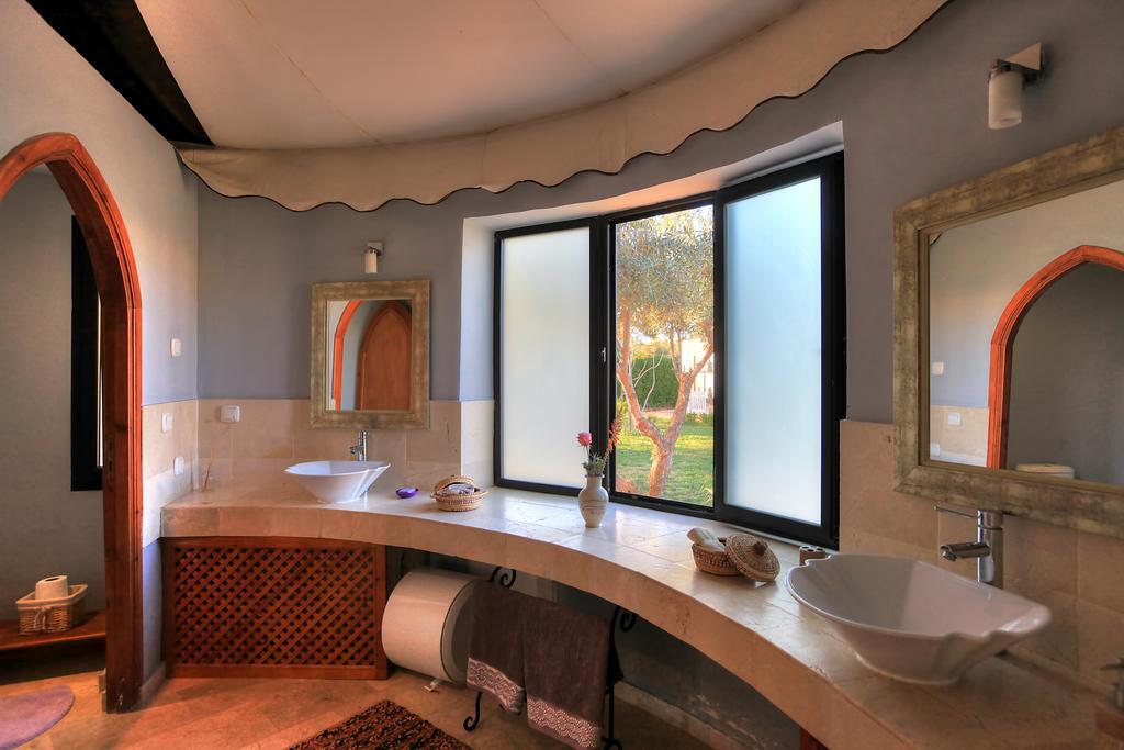 Villa Marco Au Jardin Des Senteurs El Ain Екстер'єр фото