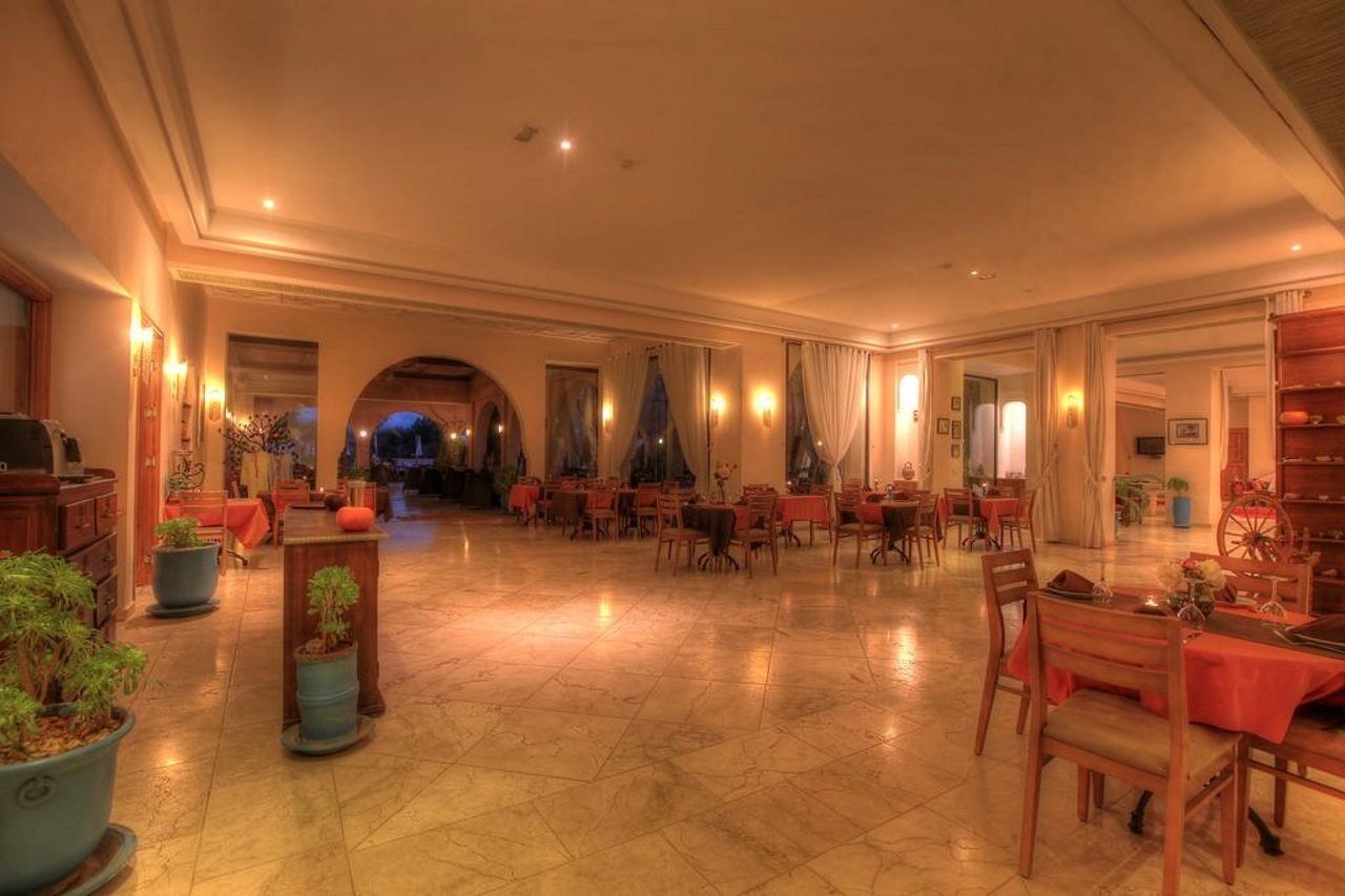 Villa Marco Au Jardin Des Senteurs El Ain Екстер'єр фото